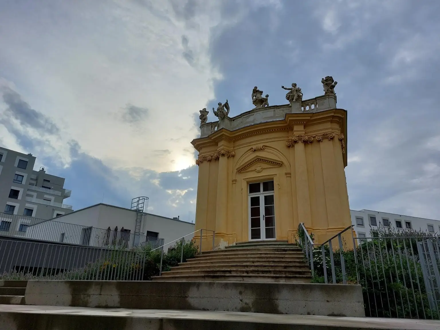 Süsse 2-Zimmer-Wohnung mit Terrasse bei Sommerbad Schwechat