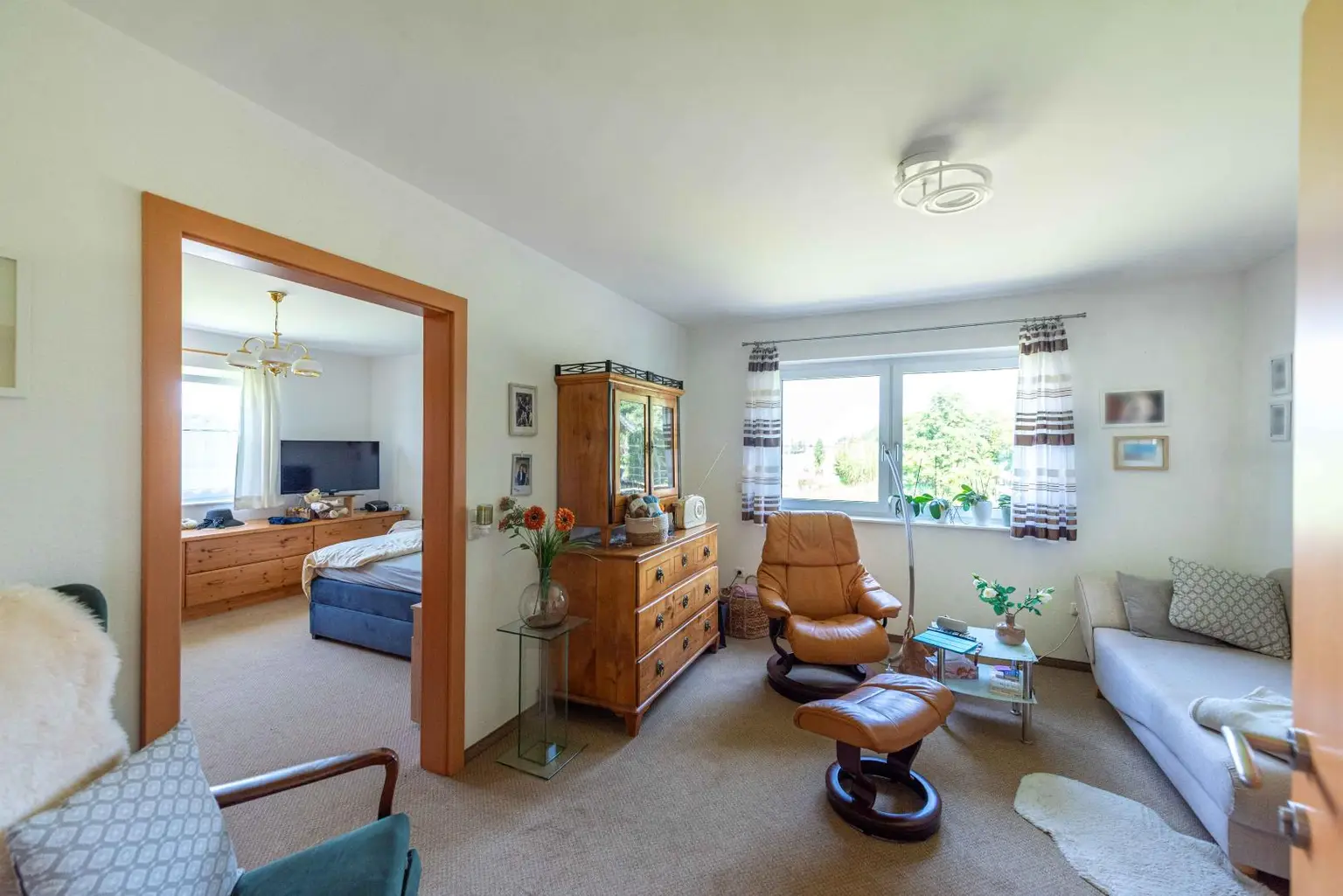 Bungalow mit Einliegerwohnung und großem Grundstück in sonniger Lage!