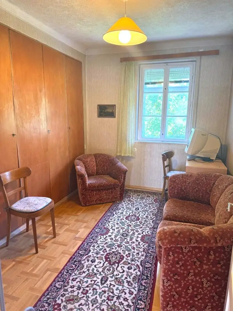 "Einfamilienhaus mit 2535m² großem Grundstück!"