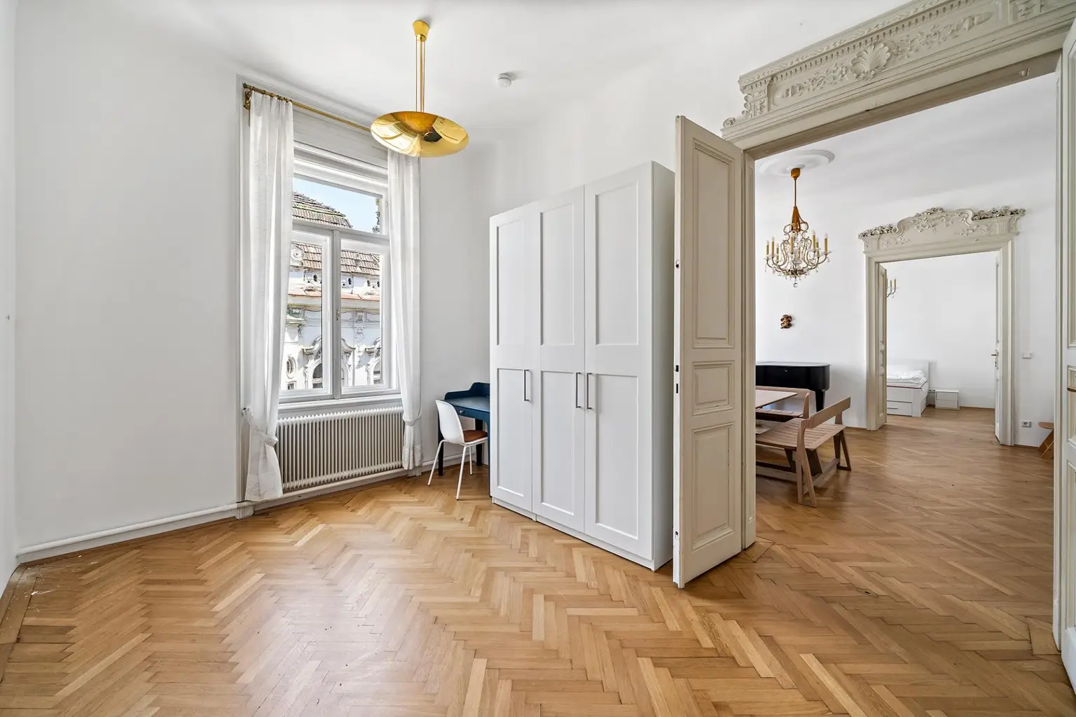 Wohnen wie im alten Wien! Traumhafte klassische Altbauwohnung mit Rohdachboden Nähe Schönbrunn und U 4
