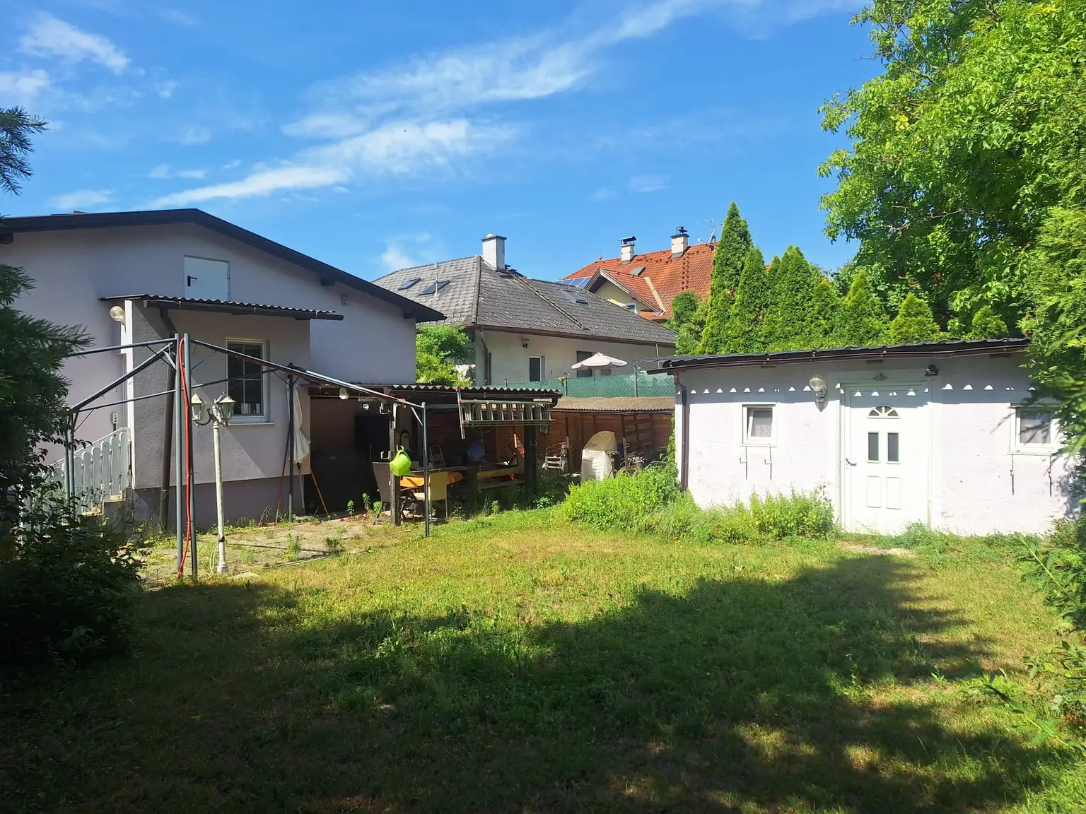 LIEBEVOLL SANIERTER BUNGALOW IN BEGEHRTER WOHNLAGE SAMT HOHER LEBENSQUALITÄT UND GUTER VERKEHRSANBINDUNG