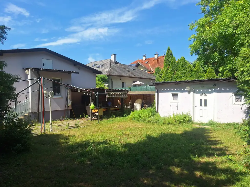 LIEBEVOLL SANIERTER BUNGALOW IN BEGEHRTER WOHNLAGE SAMT HOHER LEBENSQUALITÄT UND GUTER VERKEHRSANBINDUNG