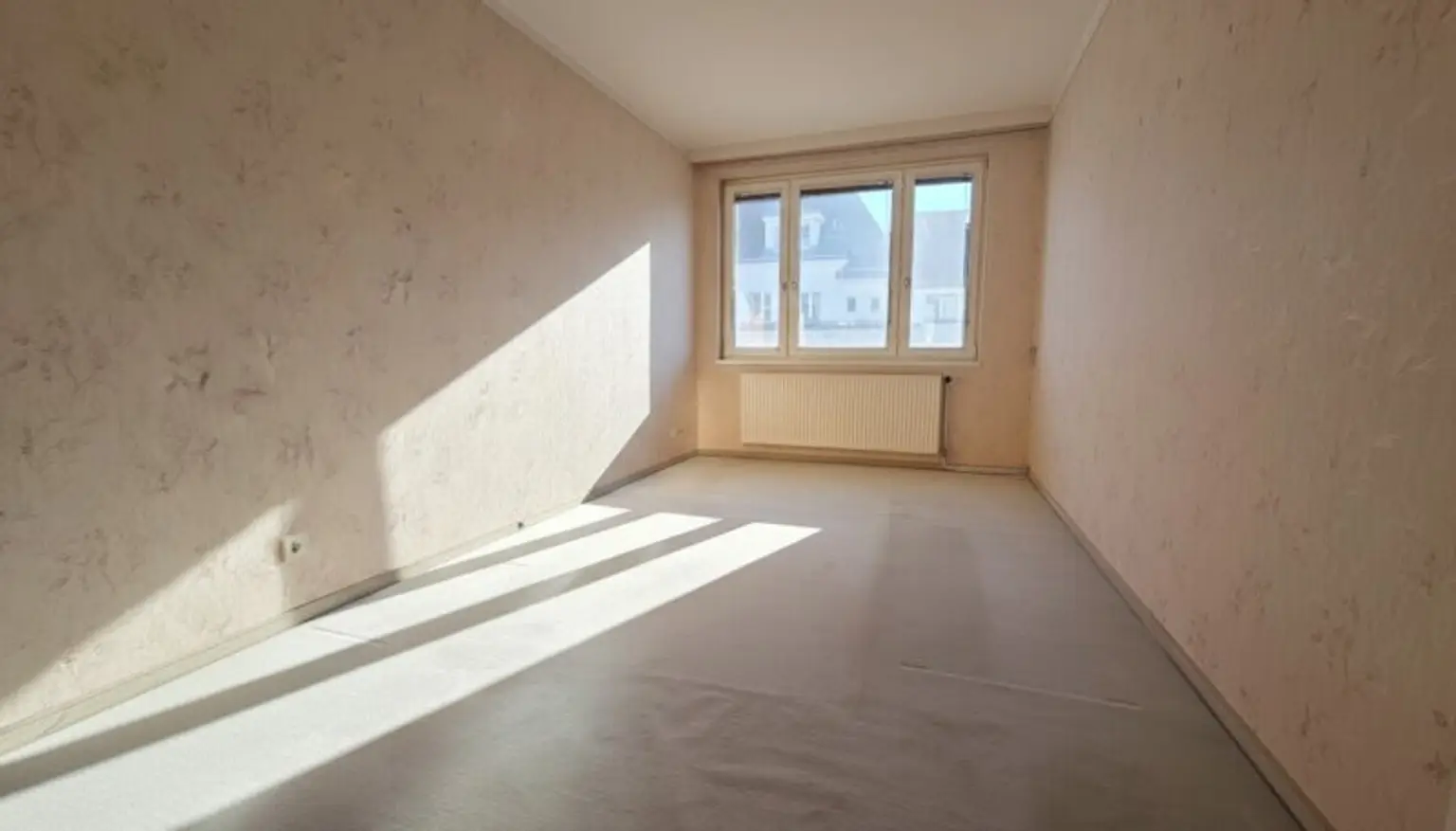 Schlafzimmer ohne Kasten