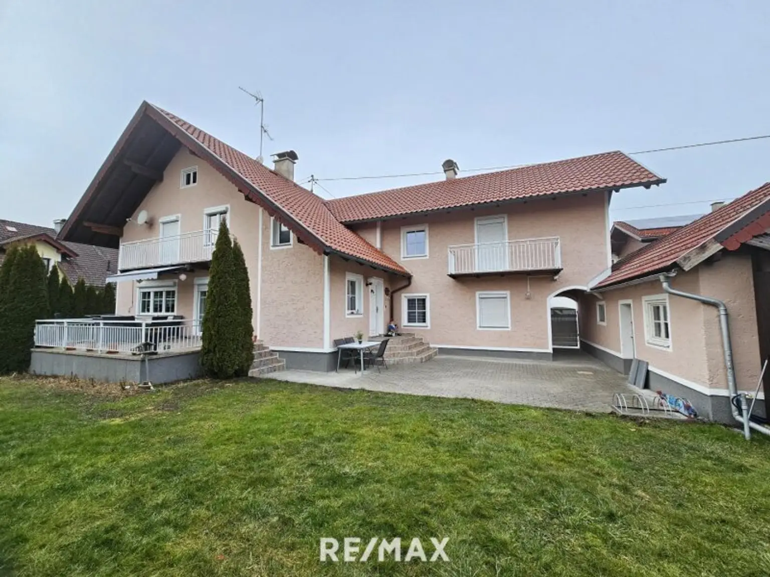 Südostansicht mit Garage