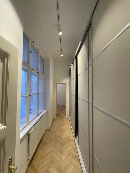 162 m² LUXURIÖSER ALTBAU -- GENERALSANIERT -- NEBEN GRABEN -- UNBEFRISTET!