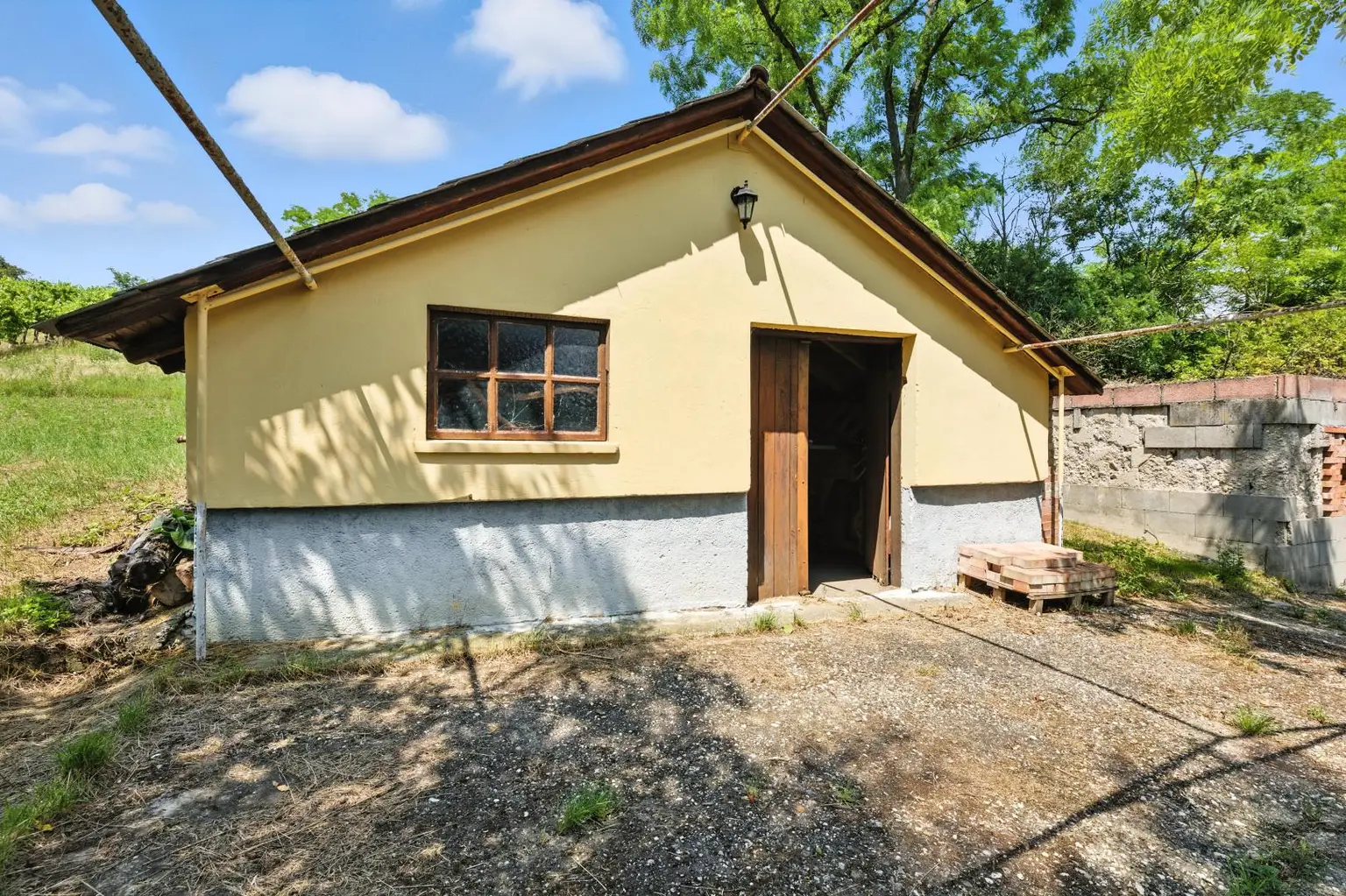 Traditioneller Weinkeller mit Presshaus und 2.421 m² Weingarten in Ebenthal – Ihr Rückzugsort im Weinviertel!