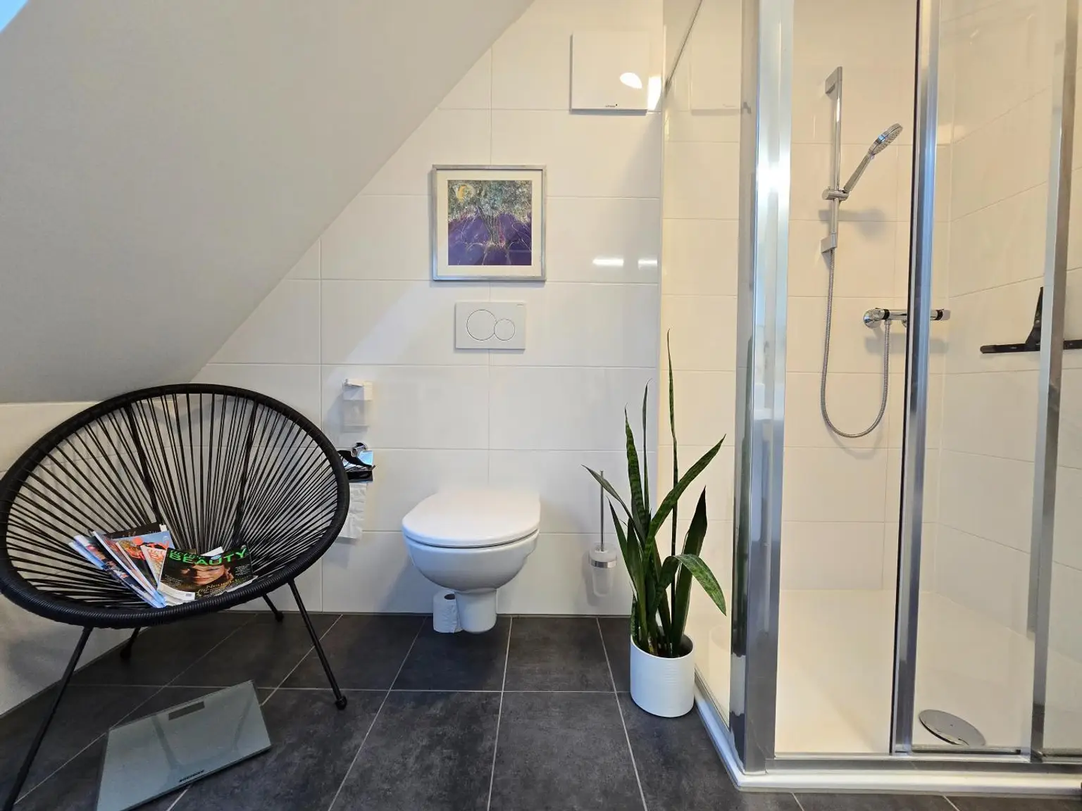 Badezimmer mit Dusche