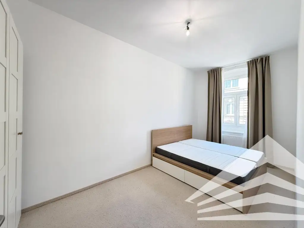 107 m² Altbauwohnung mit großer Loggia in der Innenstadt! TG-Platz verfügbar!
