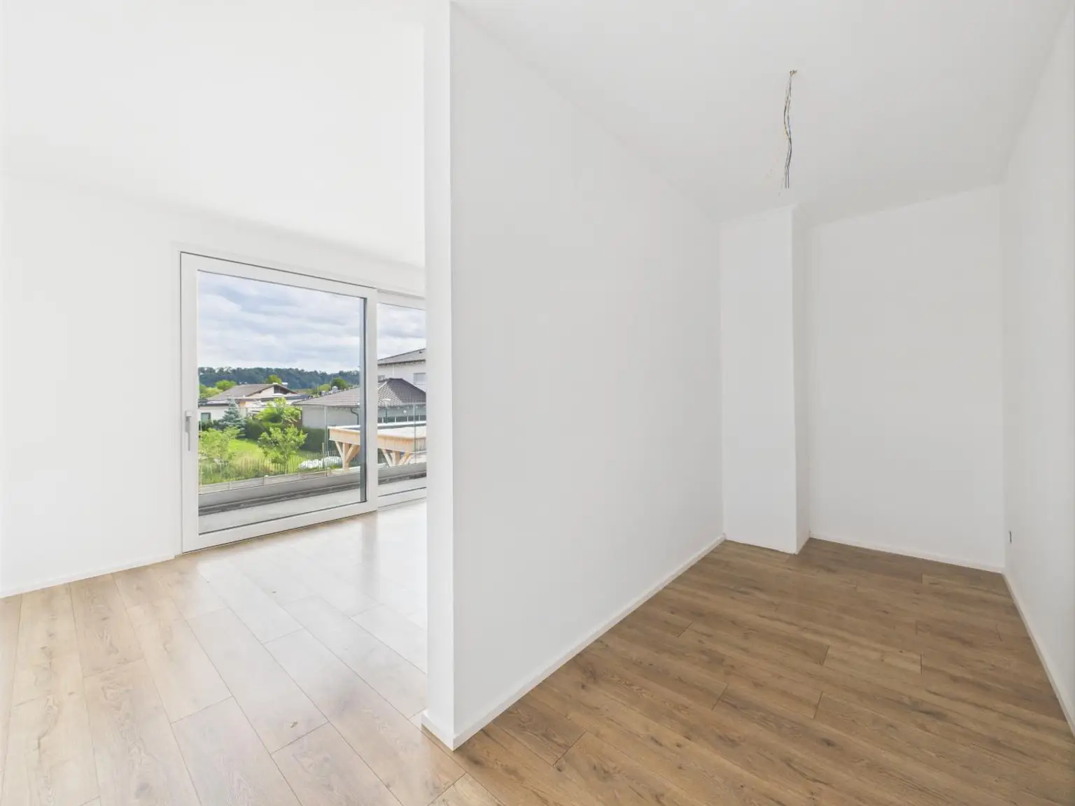 Modernes Wohnen auf höchstem Niveau: Erstbezug mit Smart Home, Salzwasserpool & 149 m² Wohnfläche in Wels-West