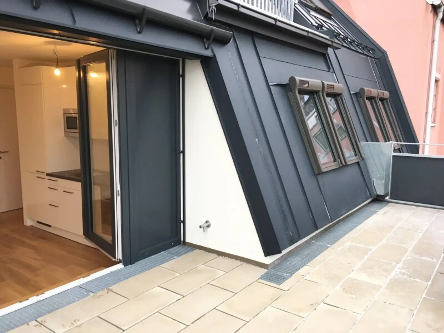 Modernes Wohnen über den Dächern Wiens – 3-Zimmer-Dachgeschosswohnung mit großer Terrasse in Ruhelage