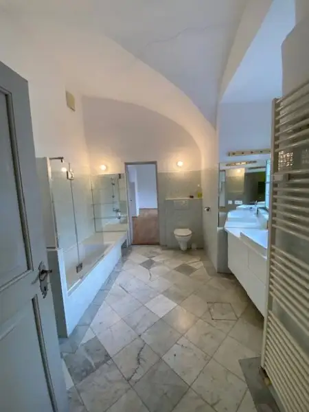 Traumhafte Gartenwohnung in Ebergassing: 140m² gepflegt mit Einbauküche und Badewanne!
