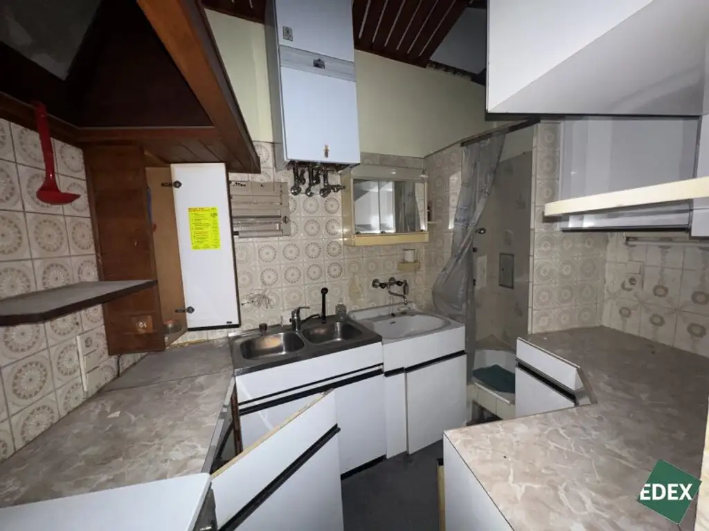 Wohnung mit Potential: Sanierungsbedürftige 2-Zimmer Wohnung nahe Augarten