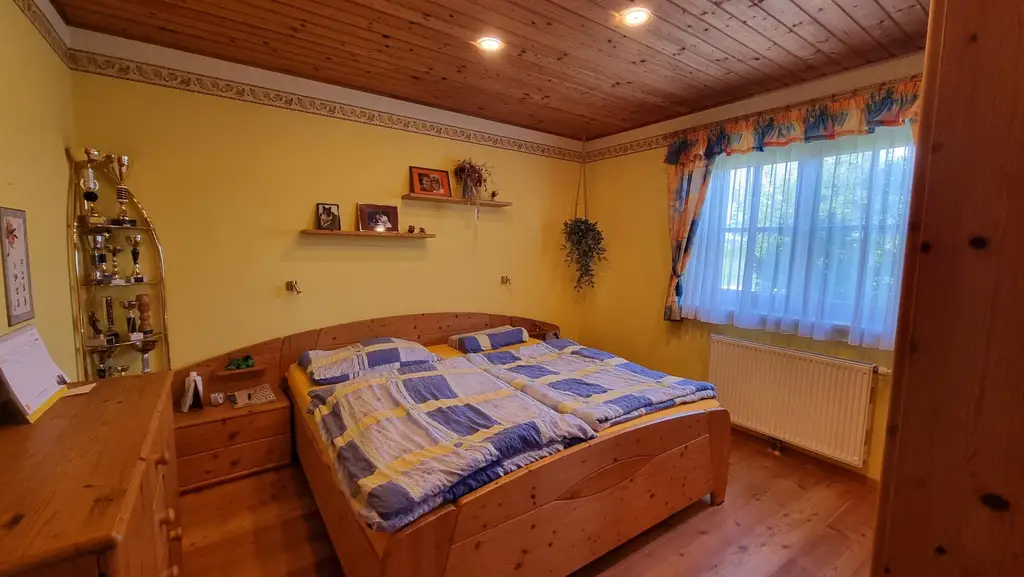 Charmanter Bungalow mit großem Garten, Photovoltaik & Teichanlage