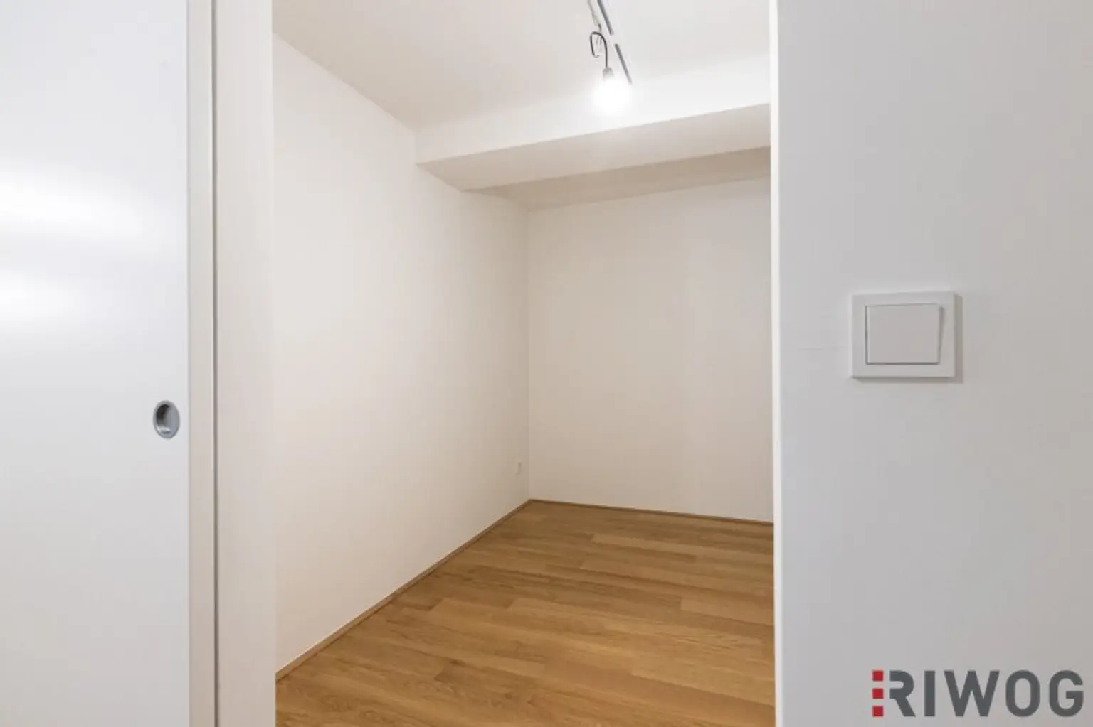 ERSTBEZUG nach Sanierung | Außergewöhnliches Loft mit Raumhöhe bis zu ca. 4,90 m | Büro/Praxis Nutzung und Kurzzeitvermietung möglich