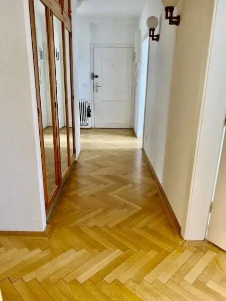 Terrassentraum mit herrlichem Fernblick: 3 Zimmer, Küche und 46 m2 Terrassen im 5.Stock, Stellplätze im Hof mitbenützbar, Nähe U1-Taubstummerngasse + Belvedere!