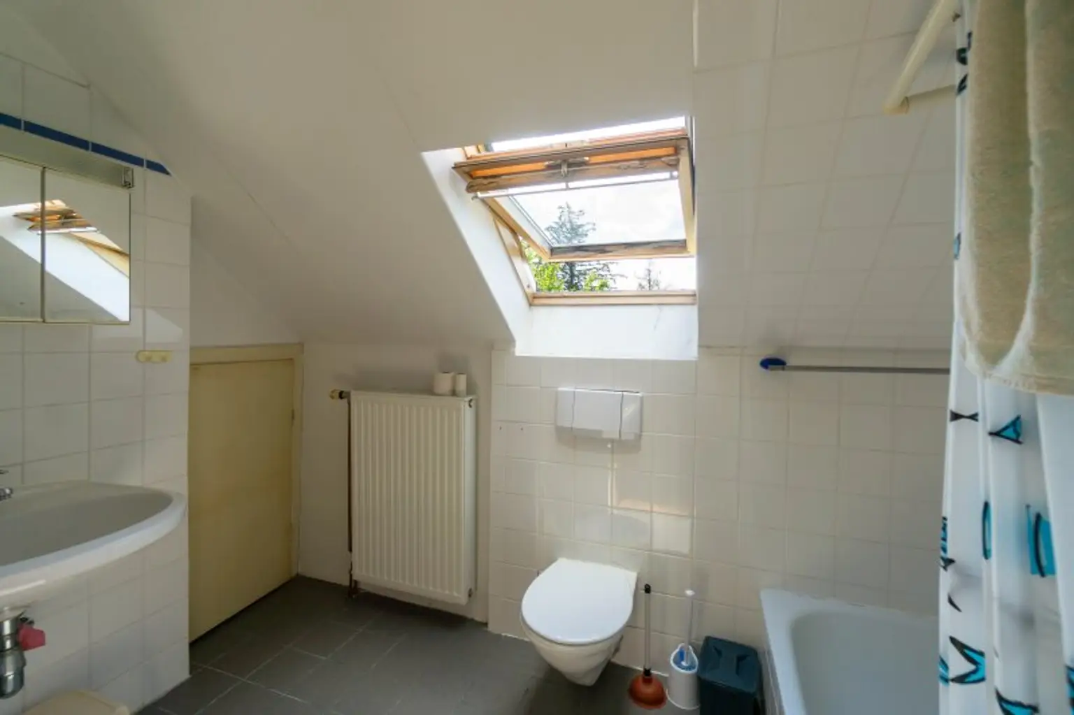 Badezimmer im Obergeschoß