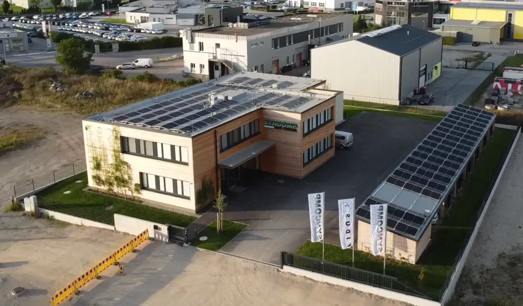 HI TECH BETRIEBSGEBÄUDE