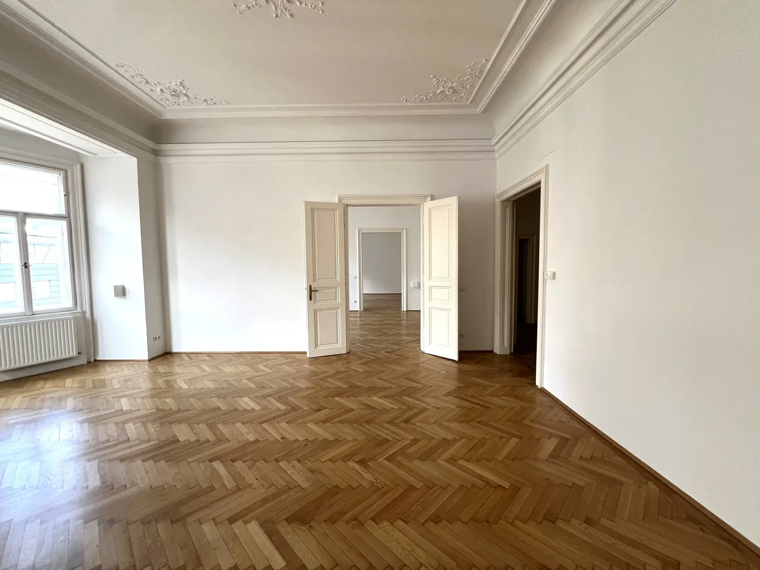 Stilvolle 6-Zimmer Wohnung im repräsentativen Haus