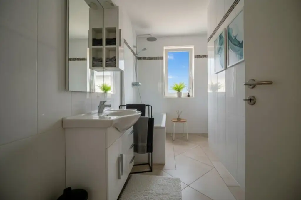 EINFAMILIENHAUS in WIEN- und SCHNELLBAHNNÄHE -> "SCHLÜSSELFERTIG"!!!