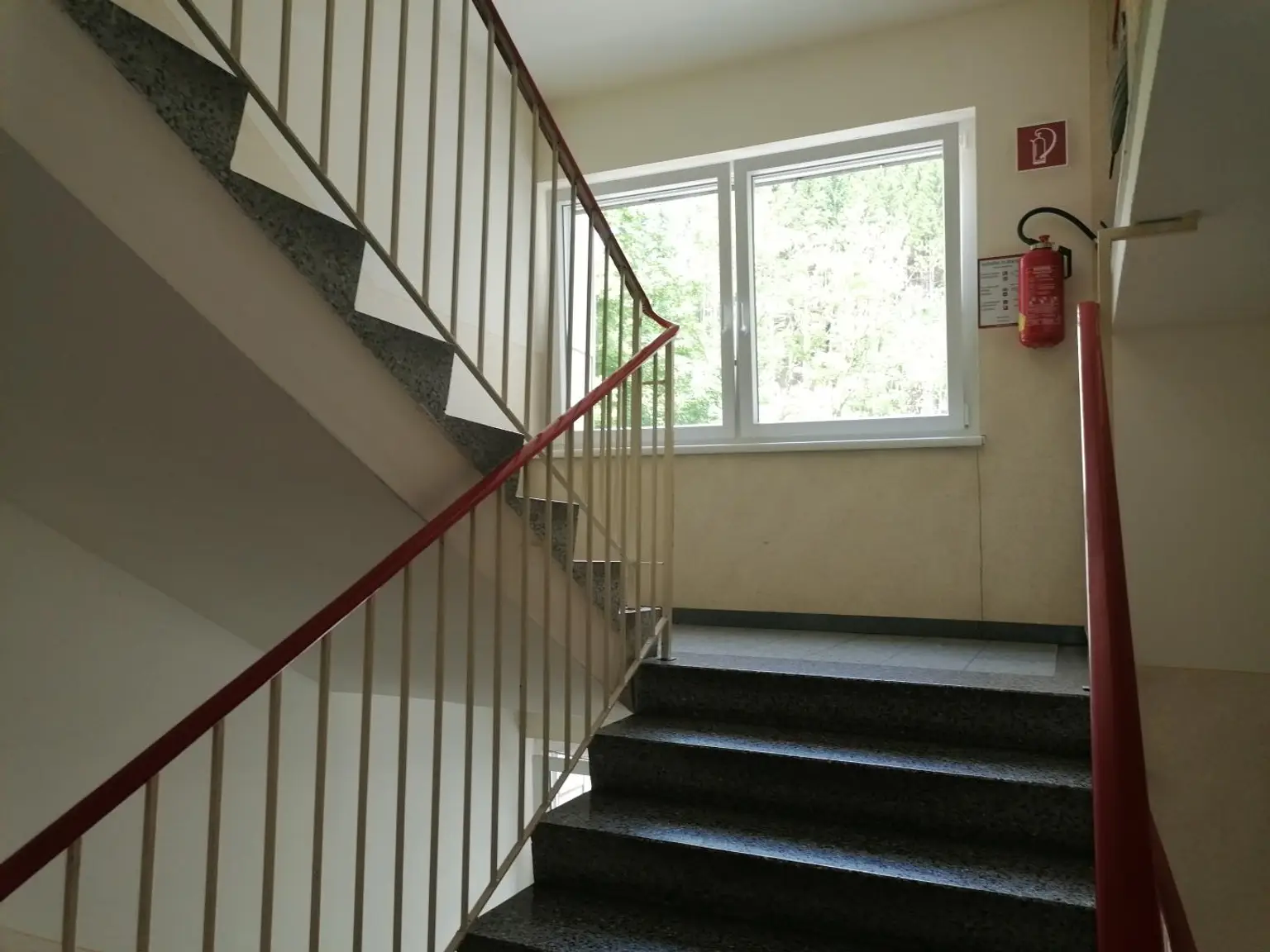 Wohnung mit Sanierungsbedarf – 74 m² Wohnfläche + Loggia und Kellerabteil