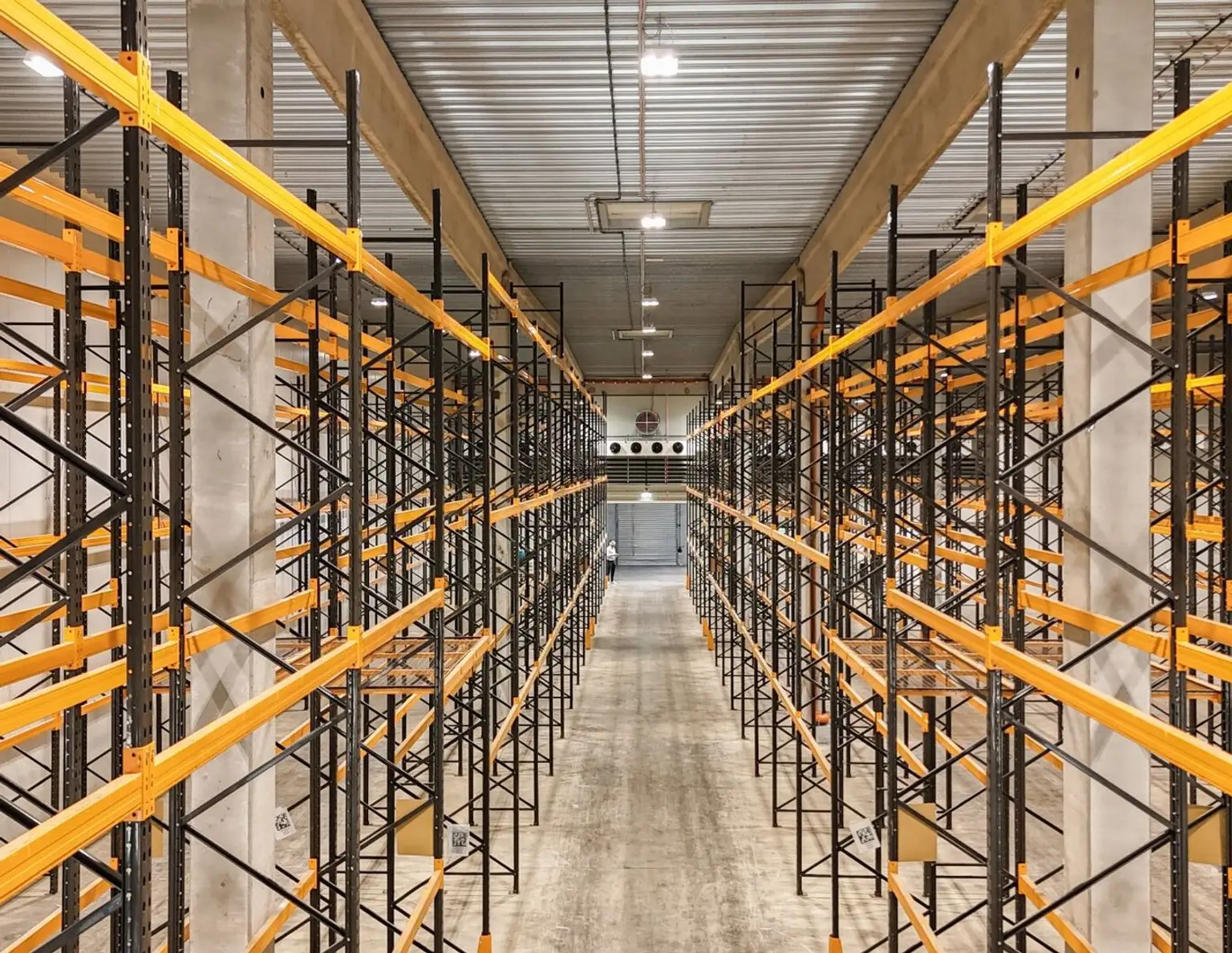 MIETPREIS INKL. KÜHLKOSTEN - LEBENSMITTEL TAUGLICHES UND ZERTIFIZIERTES KÜHLLAGER AN S33 - CA. 1.881,60 m² - LKW RAMPE - LKW STELLPLATZ - IN HERZOGENBURG