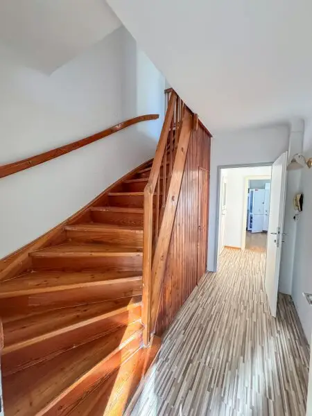 Einfamilienhaus mit 603 m2 Garten beim Auhof Center zu vermieten! Private oder gewerbliche Nutzung möglich! Arbeiterquartier!