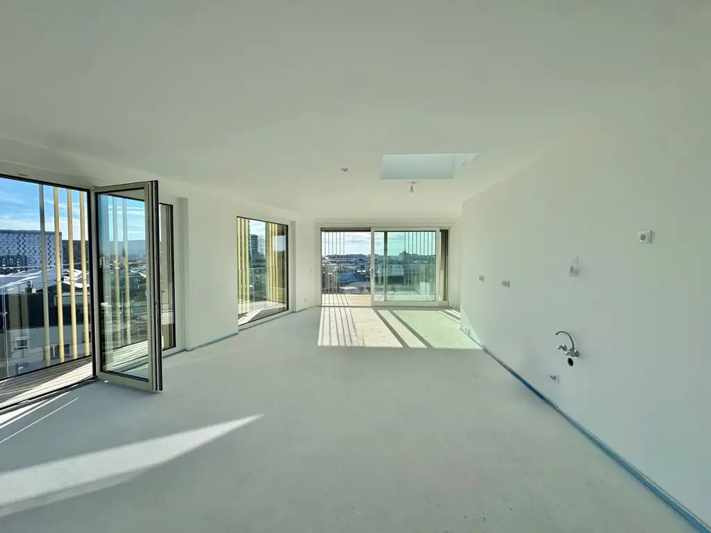Luxus Pur: Penthouse directly at the main train station: Commission-free + Completion in October