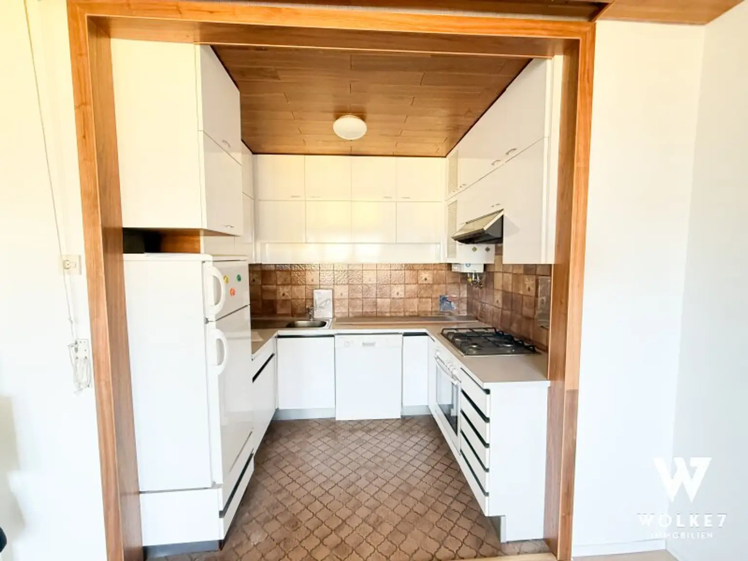 Helle 3-Zimmer-Wohnung mit Loggia nahe Kagraner Platz (U1)