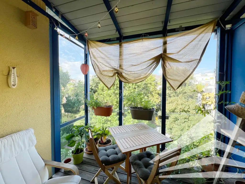 Gut aufgeteilte 3-Zimmer Wohnung mit Innenhof-Loggia und Küche!