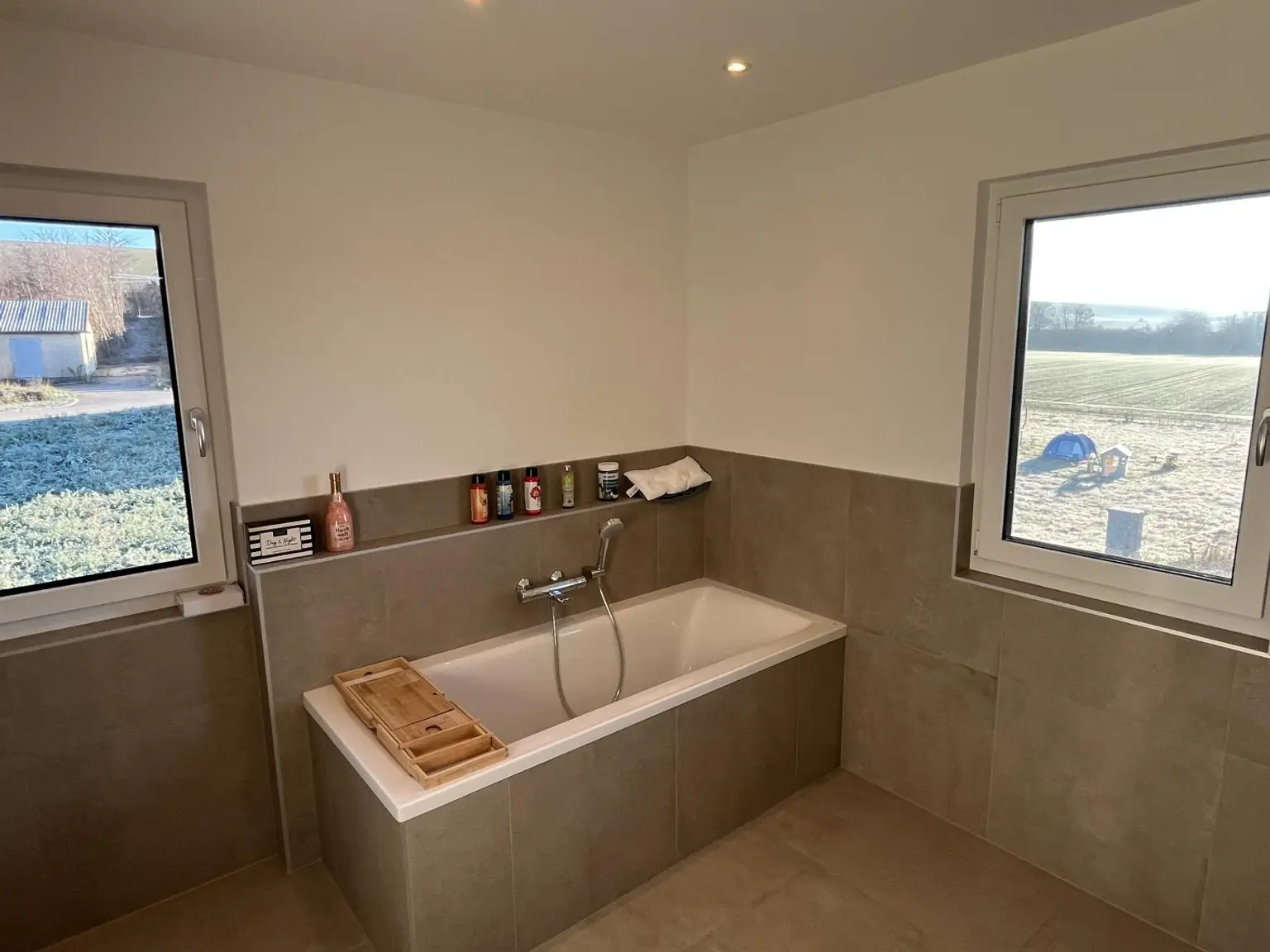 großes Badezimmer im OG ca. 11,1 m²