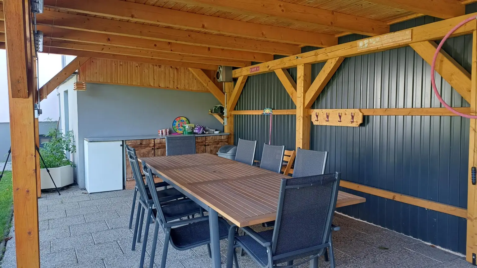 Vollkomfort Einfamilienhaus mit Pool, Sonnenterrasse und großem Garten