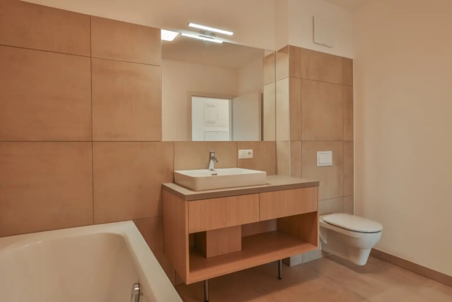 Neubau Erstbezug Drei Zimmer Terrassenwohnung mit Fernblick