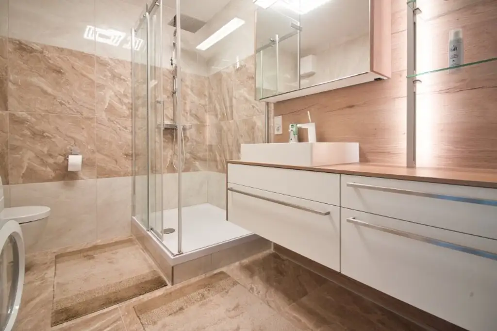 Exklusive 4-Zimmer Dachgeschosswohnung | private 39 m² Dachterrasse & Terrasse auf Wohnebene | Klimaanlage