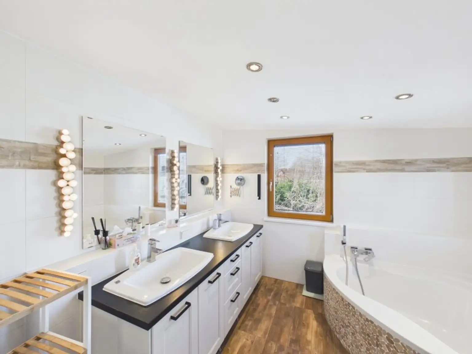 Idyllisches Einfamilienhaus in Gänserndorf: 5 Zimmer, Pool, Balkon & mehr!