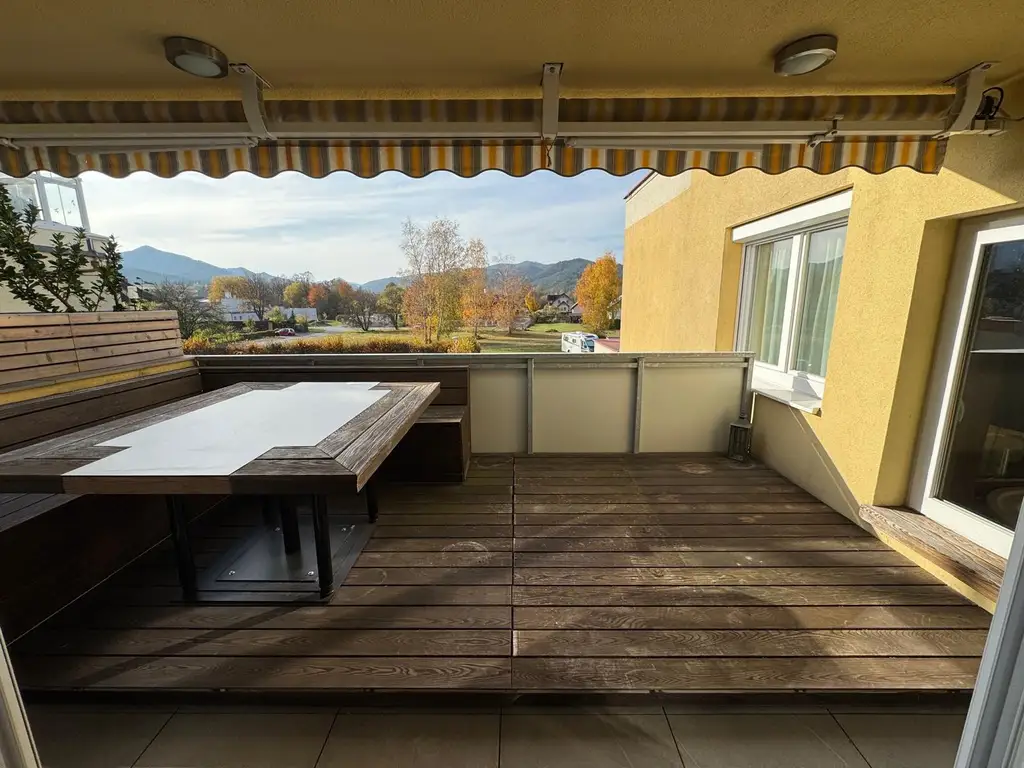 Moderne, luxuriöse  Wohlfühlwohnung mit Tiefgaragenplatz! Inklusive moderner Möblierung!