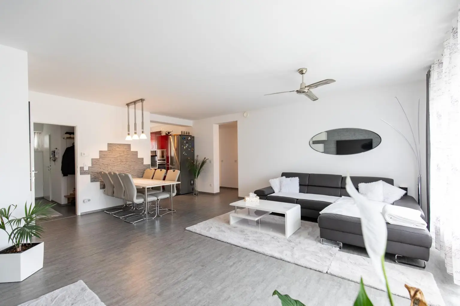 Traumhafte, barrierefreie Wohnung mit großem Garten und zwei Tiefgaragenplätzen