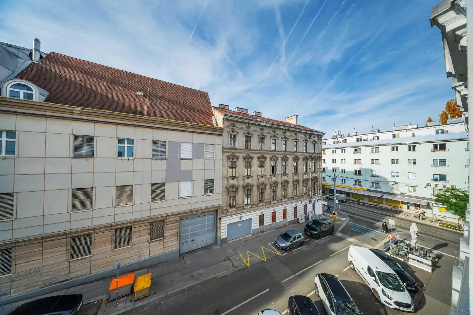 Stilvoller Erstbezug – hochwertig sanierte Altbauwohnung in ruhiger Lage!