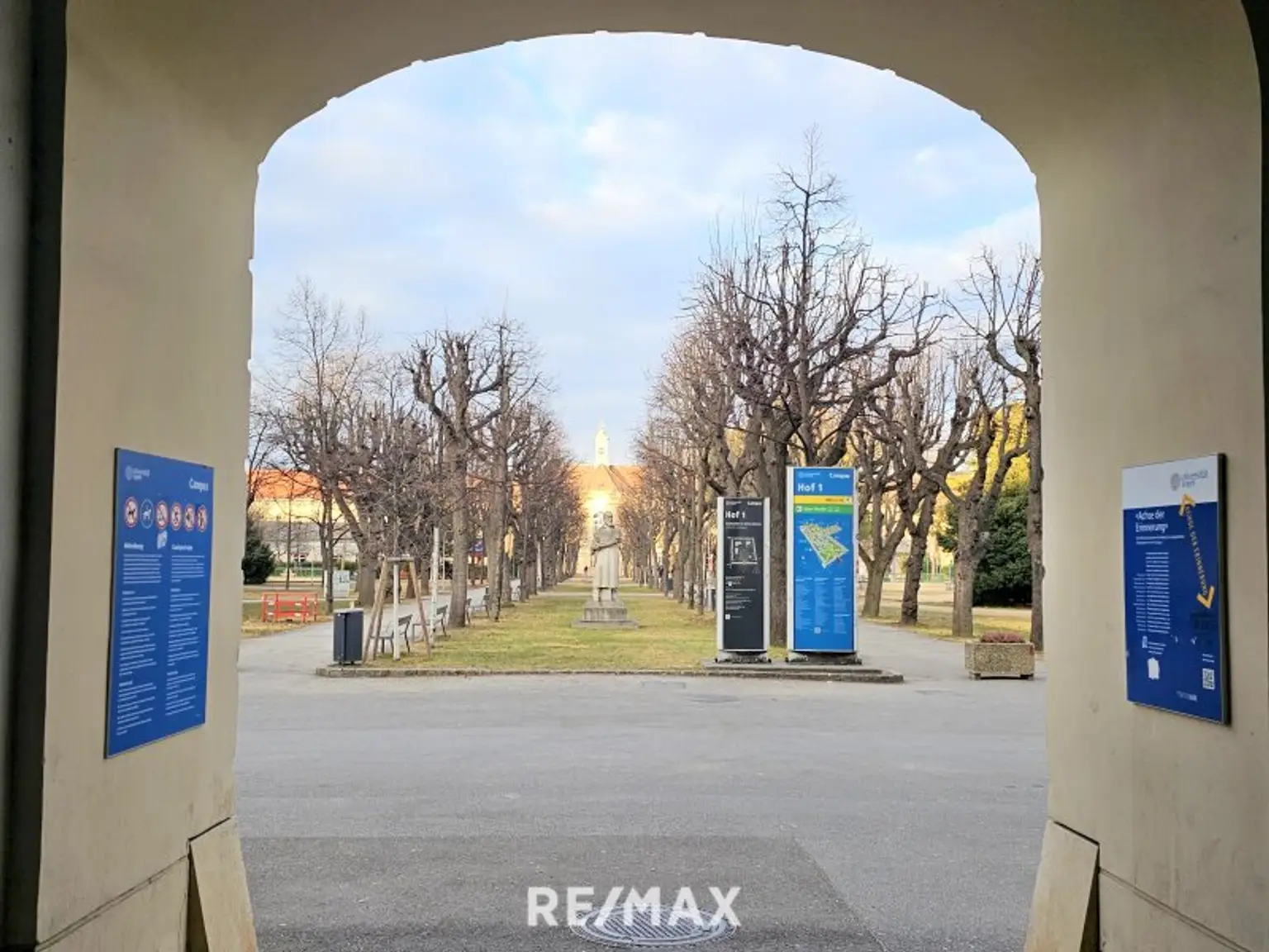 Eingang zum Uni-Campus