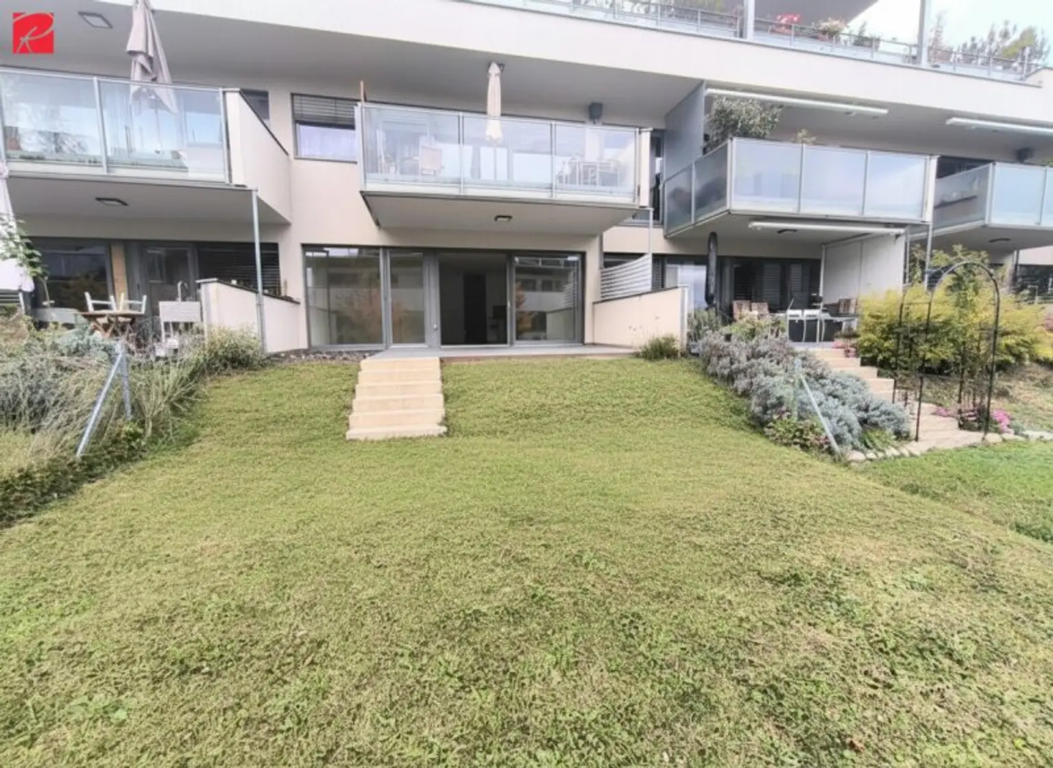 Lichtdurchflutet & modern – Gartenwohntraum in grüner Ruhelage