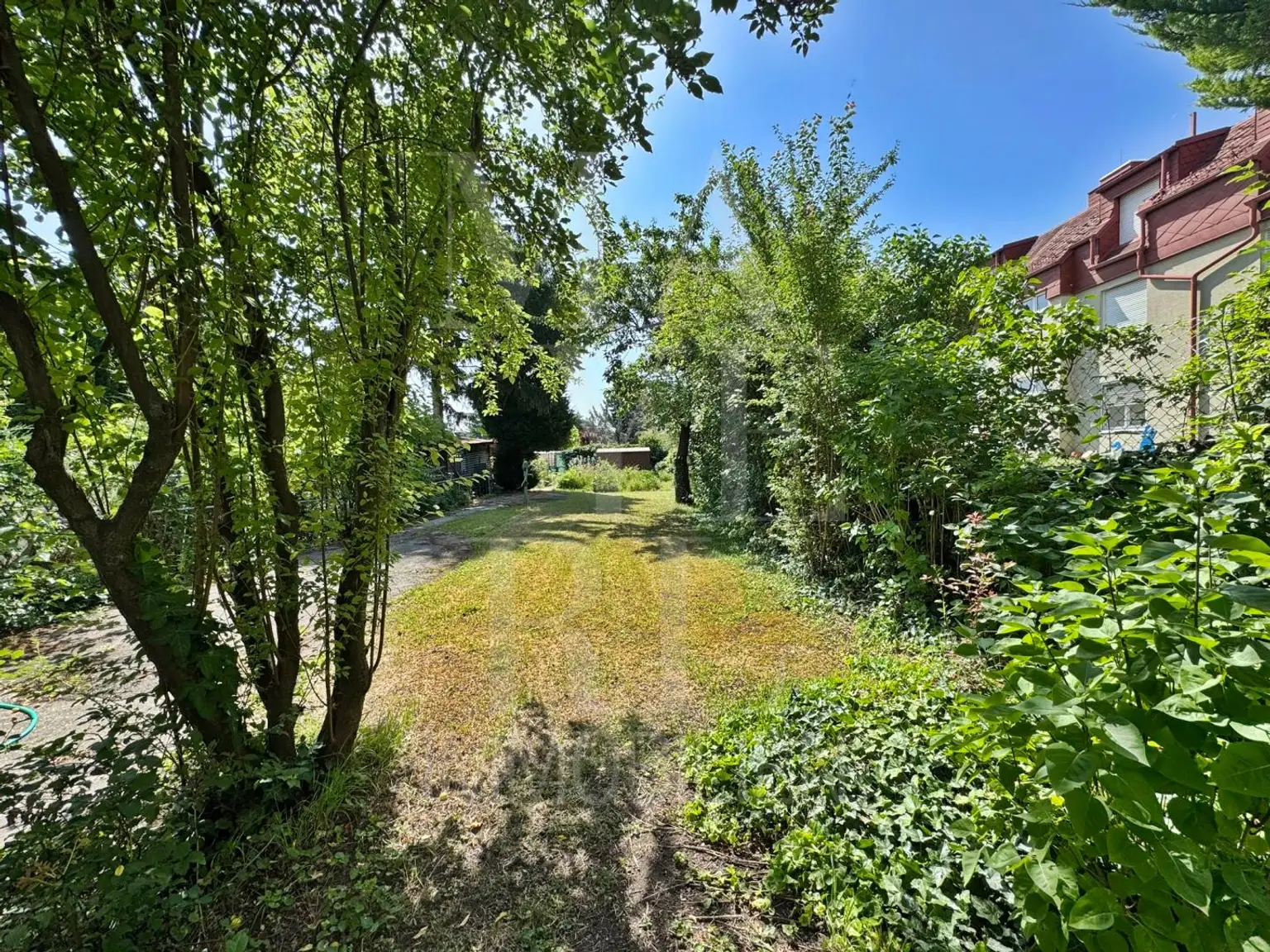 Sanierungsbefürftiges Haus in RUHELAGE am Laaerberg (SUPERÄDIFIKAT)