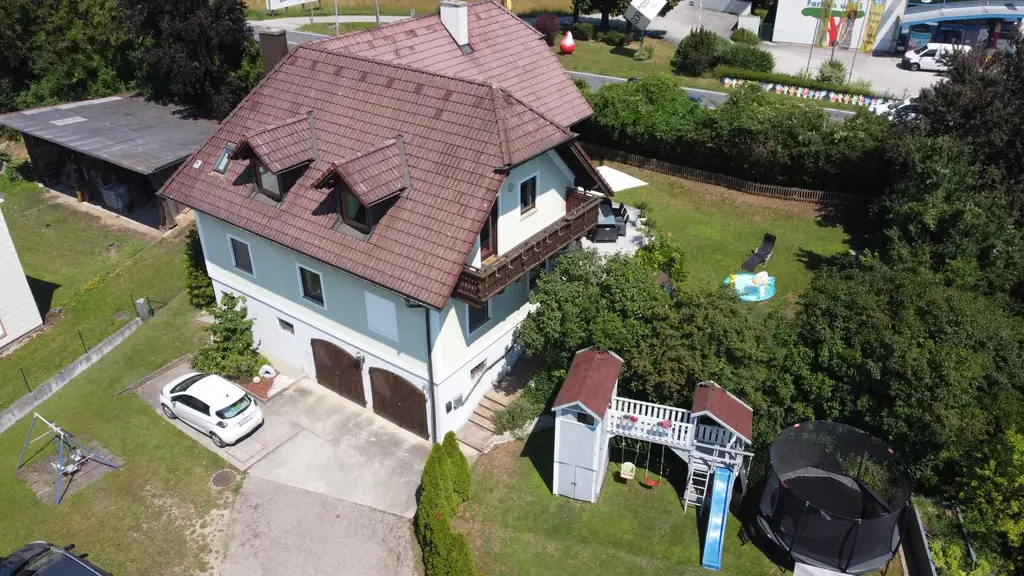 Großzügiges Wohnhaus mit zwei Wohneinheiten