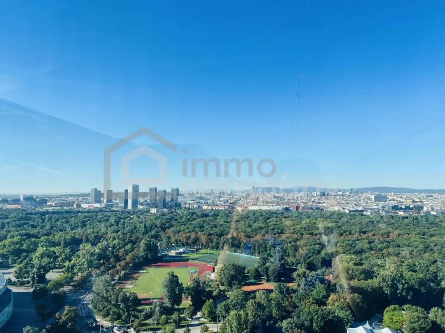 Luxuriöse Wohnung mit 65 m2 großem Balkon und Stadtblick in einem neuen, mehrstöckigen Premiumgebäude + Tiefgaragenplatz! 2. Bezirk. U2
