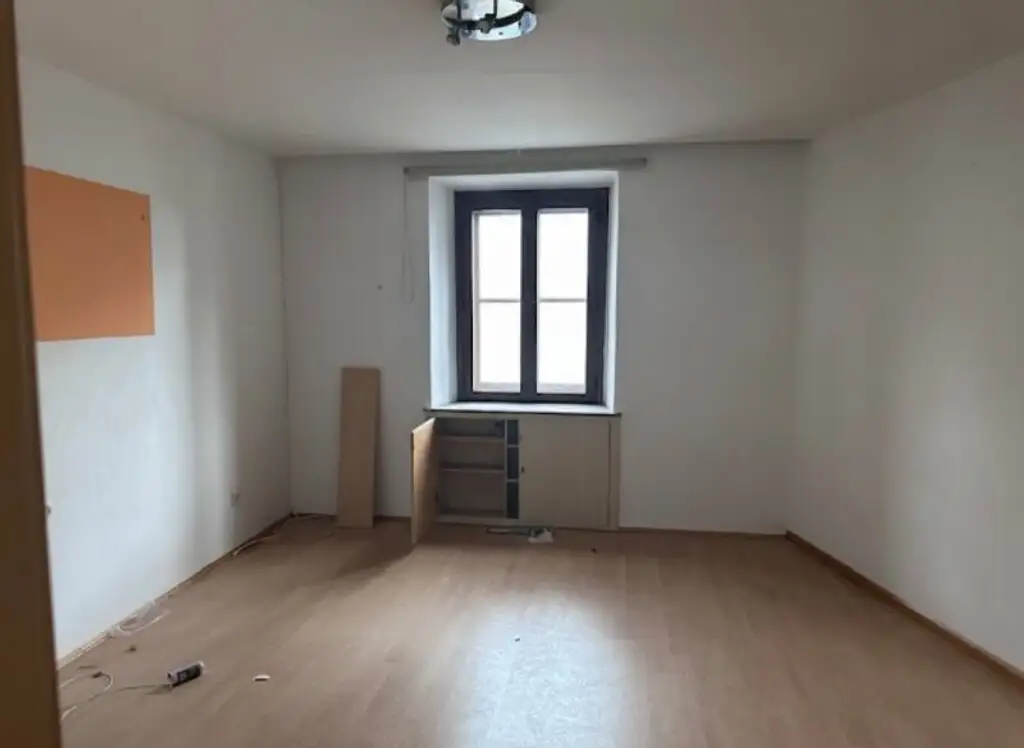 Bewilligtes Altbauprojekt mit Dachausbau direkt am Rochusmarkt