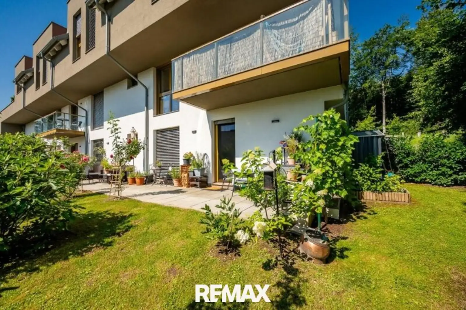 21 Terrasse mit Garten ETW 3004