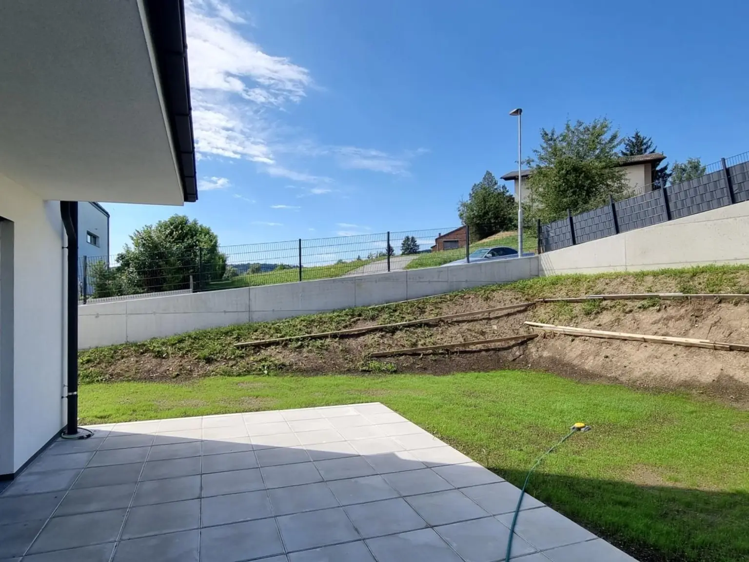 NEUBAU-GARTENWOHNUNG IN SONNIGER RUHELAGE