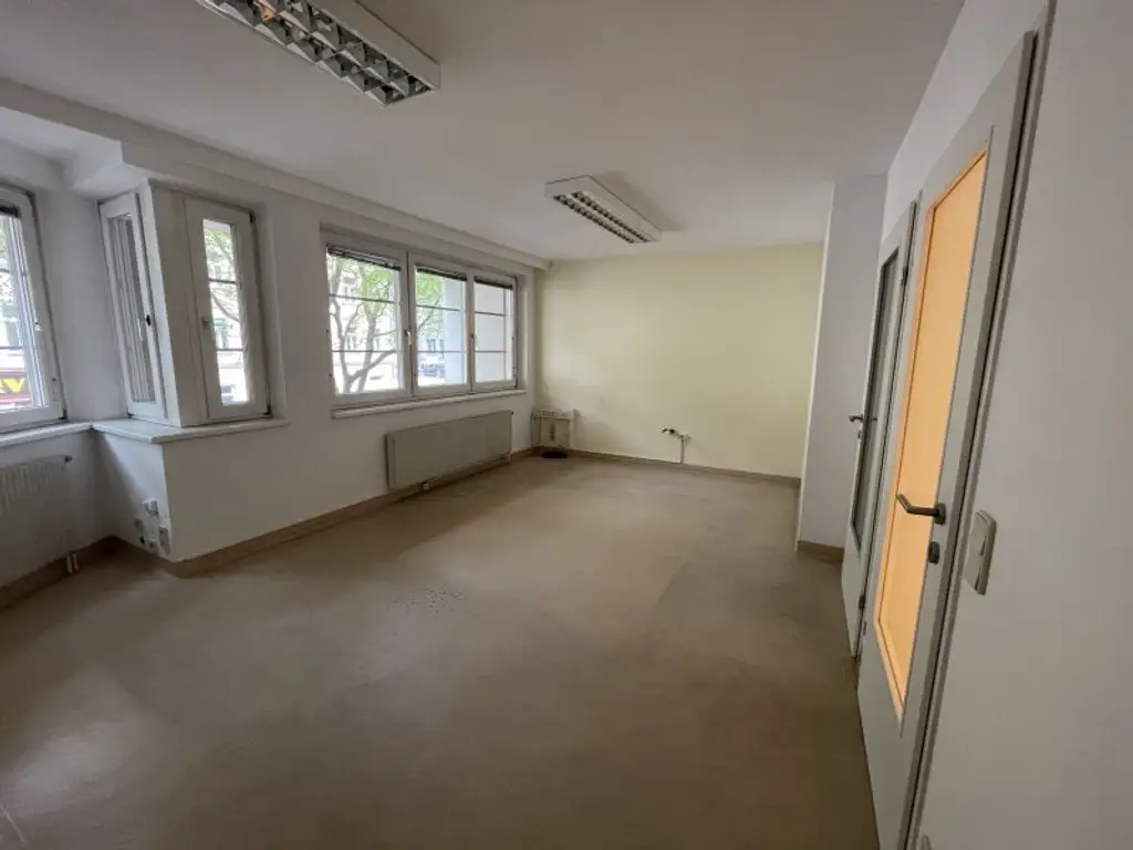 BÜRO oder ORDINATION + U3 Nähe + ca. 100m² TERRASSE + PERFEKTE Lage + SUPER Infrastruktur!