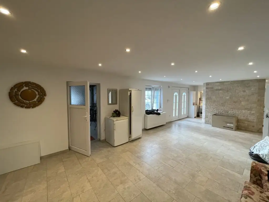 TOP-LIEGENSCHAFT MIT LUXUIÖSEM HAUS UND 2.568 m² GRUND - GRÜNRUHELAGE!