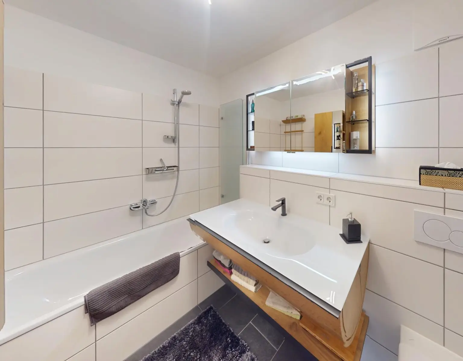 Längenfeld - Wohnung - Badezimmer I