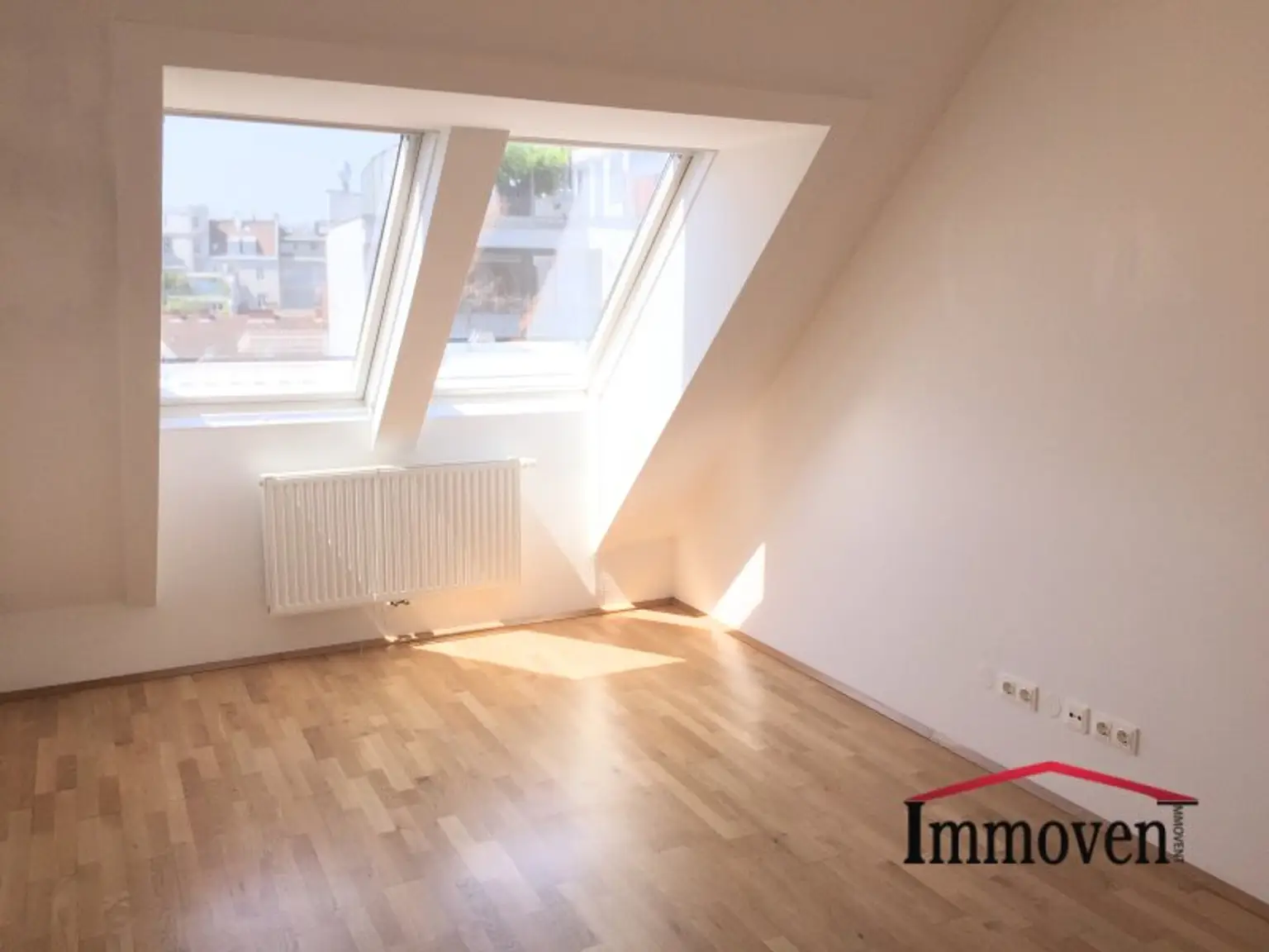 HOFSEITIG - Großzügige 4-Zimmerdachgeschosswohnung mit Terrasse und Klimaanlage nahe Mariahilfer Straße! (Mietbeginn 01.10.2025)