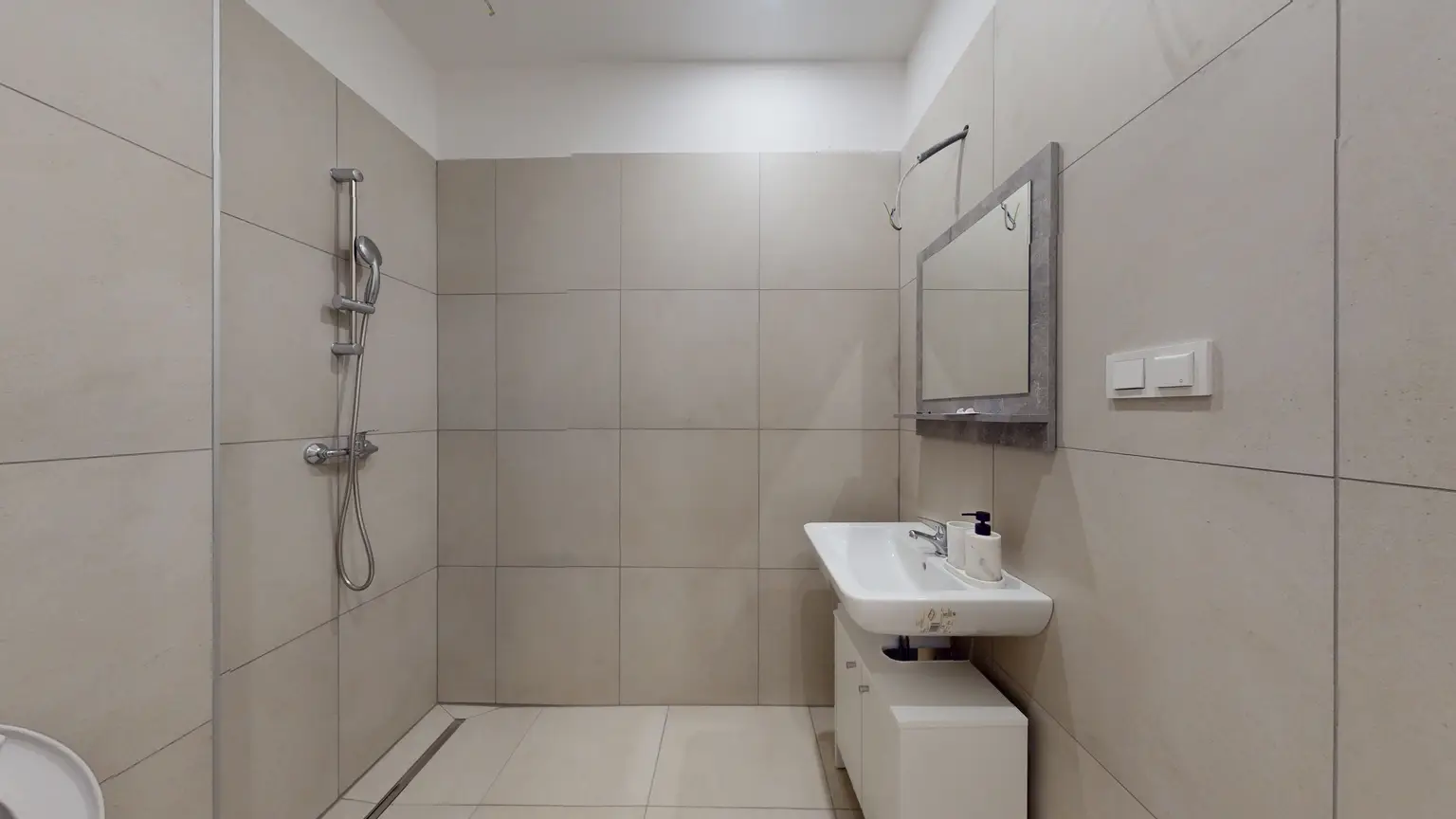 Ruhige Altbauwohnung in unmittelbarer AKH-Nähe